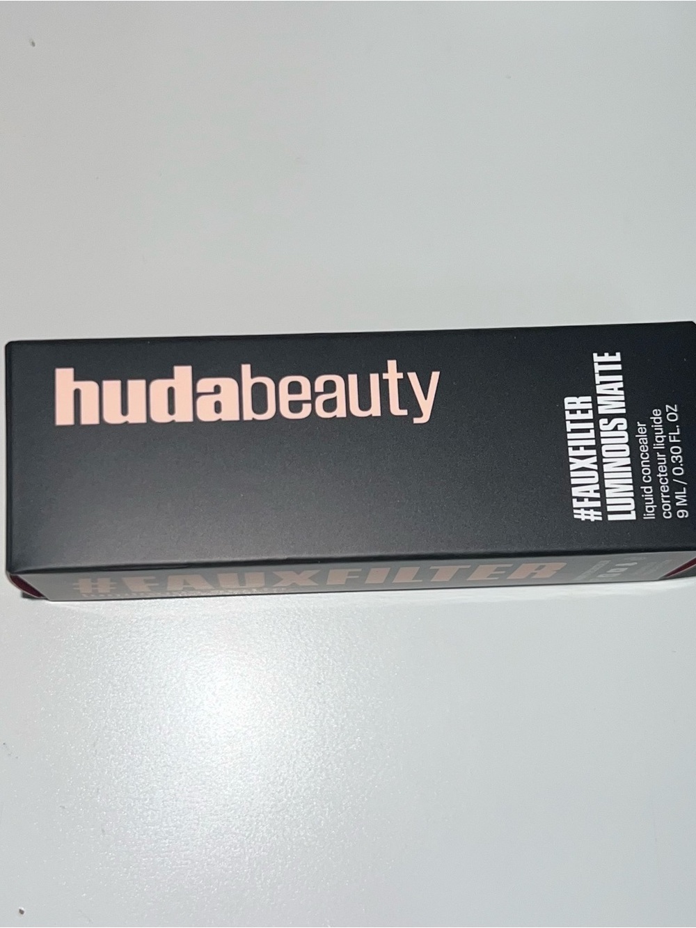 HUDA BEAUTY Luminous Matte Concealer - Marshmallow 1.36